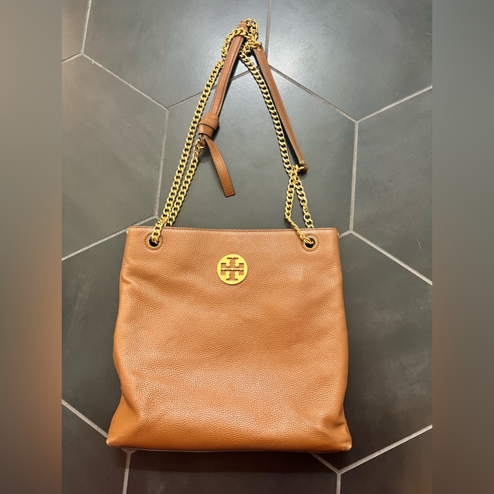 Tory Burch Everly Leather Swingpack with Gold Chain